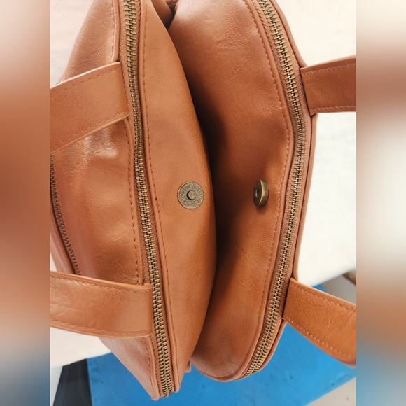 Universal Thread Goods Co. Dome Purse - Picture 4 of 8